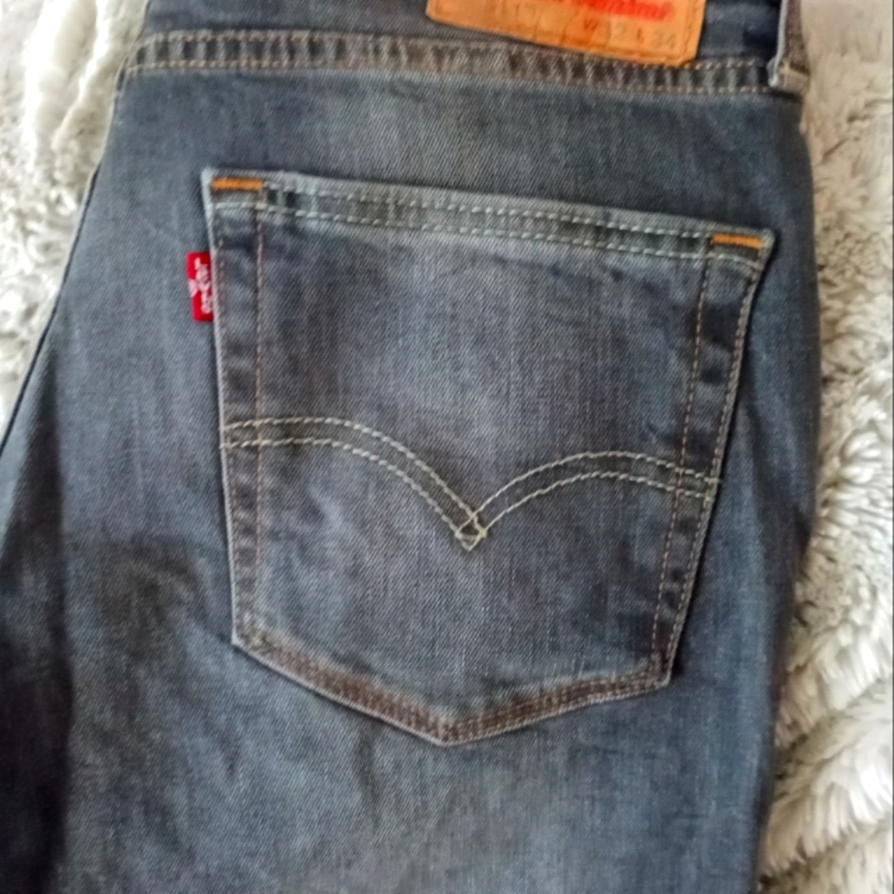 Men's Levi jean sz 32x34